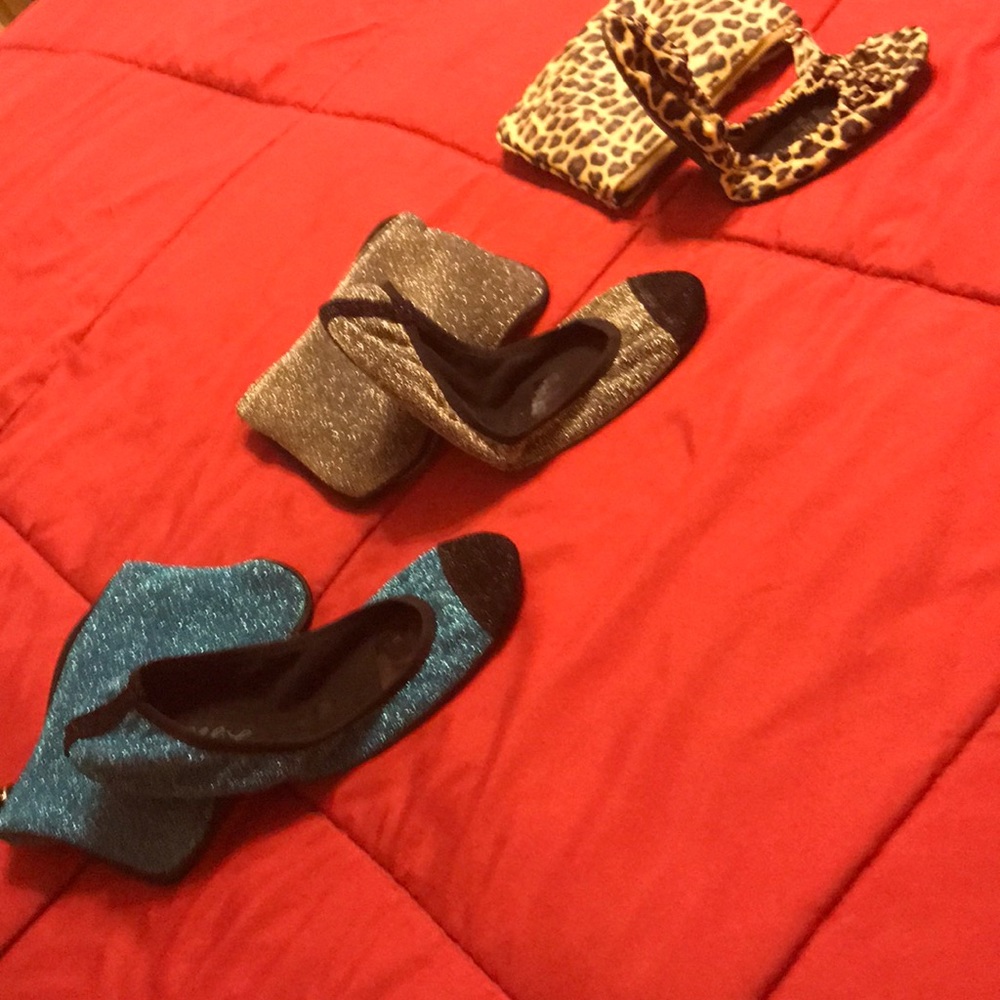 Medium slip ons with matching wristlet
